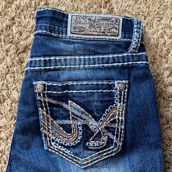 Grace in LA Jeans - Picture 2 of 5